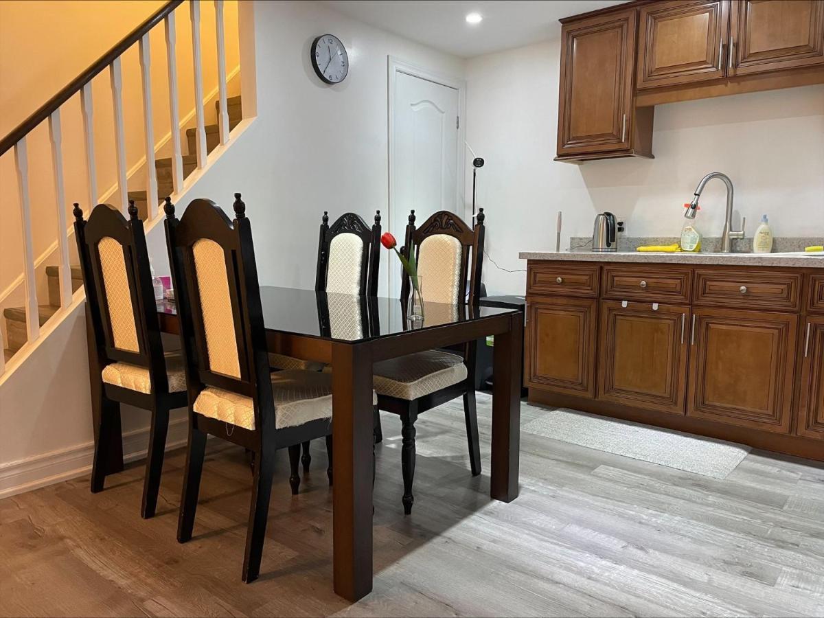 77 Nice And Warm Series Rooms טורונטו מראה חיצוני תמונה