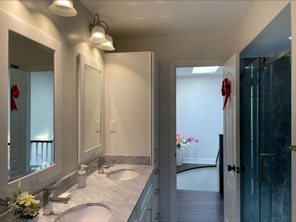 77 Nice And Warm Series Rooms טורונטו מראה חיצוני תמונה