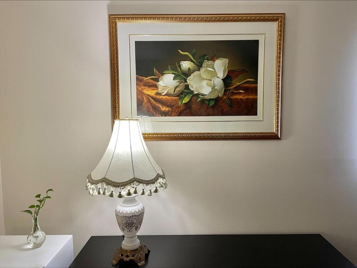 77 Nice And Warm Series Rooms טורונטו מראה חיצוני תמונה