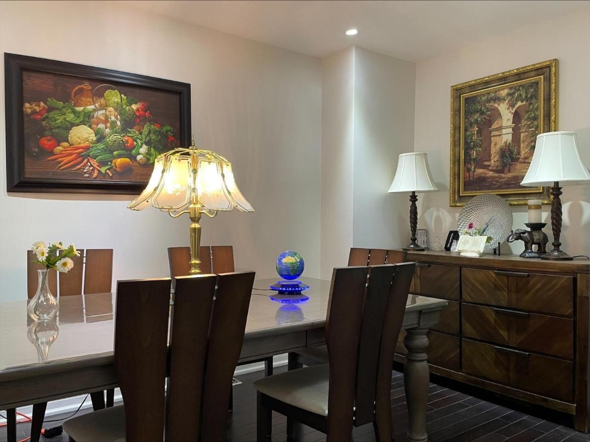77 Nice And Warm Series Rooms טורונטו מראה חיצוני תמונה