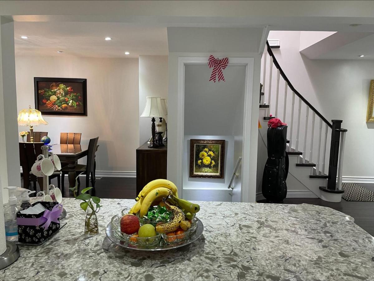 77 Nice And Warm Series Rooms טורונטו מראה חיצוני תמונה