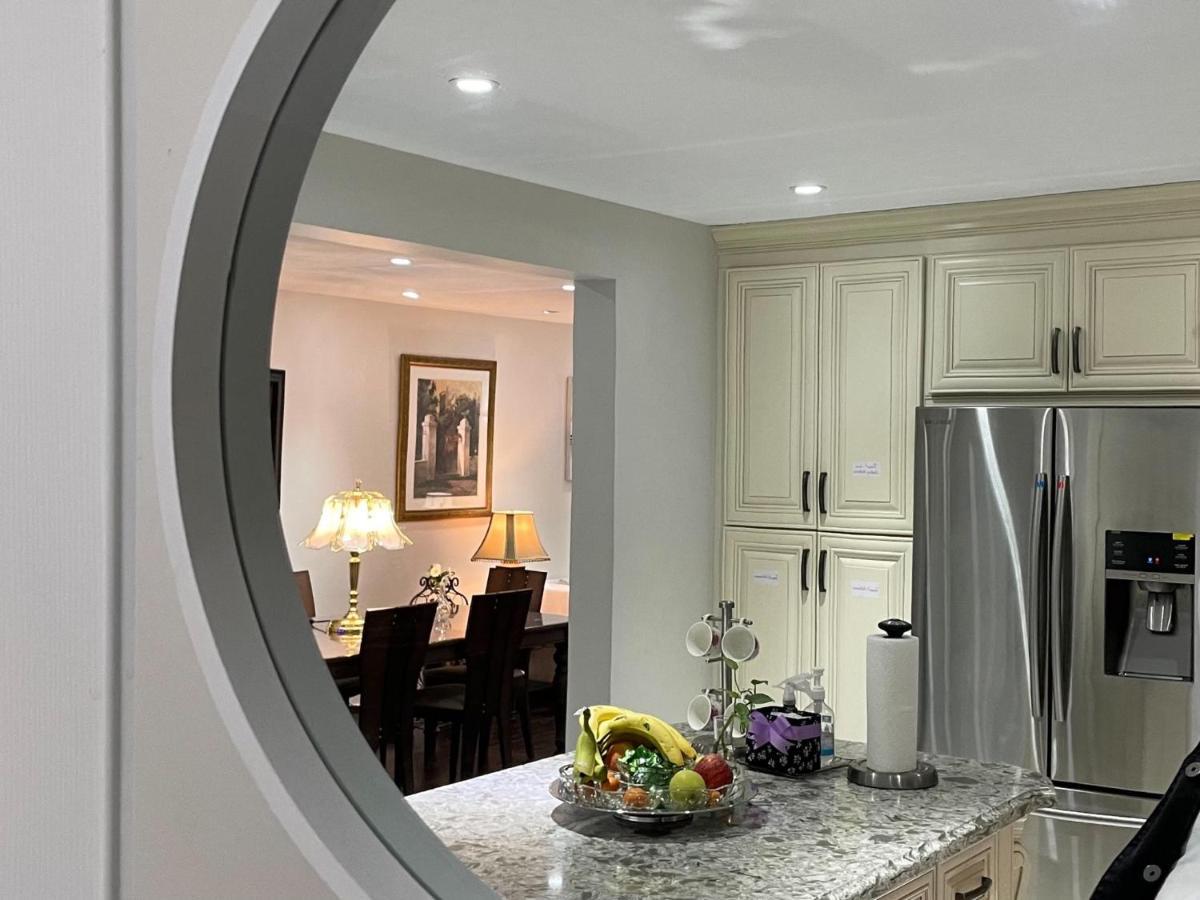 77 Nice And Warm Series Rooms טורונטו מראה חיצוני תמונה